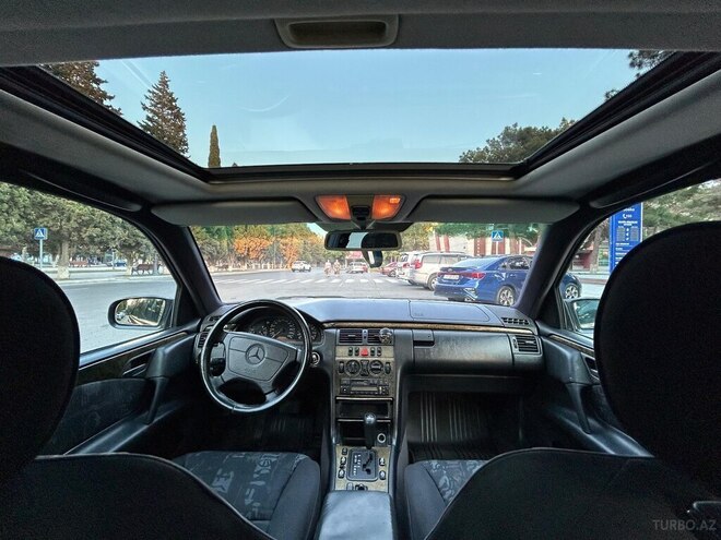 Mercedes E 240 1997, 287,000 km - 2.4 l - Sumqayıt