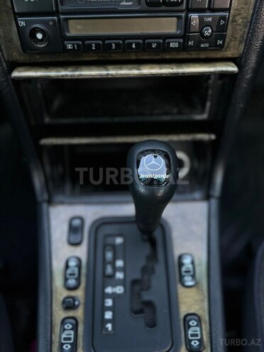 Mercedes E 240 1997, 287,000 km - 2.4 l - Sumqayıt