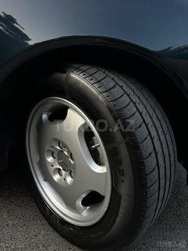 Mercedes E 240 1997, 287,000 km - 2.4 l - Sumqayıt