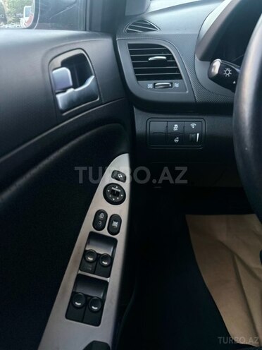 Hyundai Accent-8