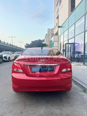 Hyundai Accent-4