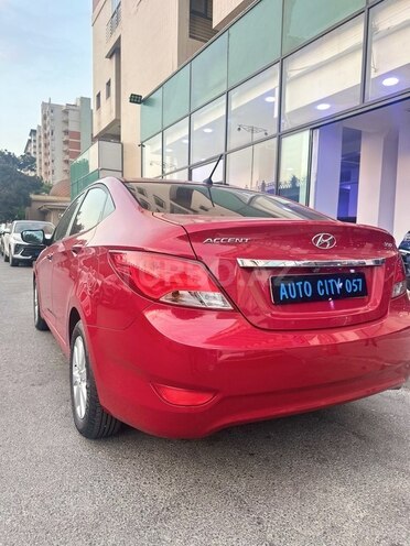 Hyundai Accent-6