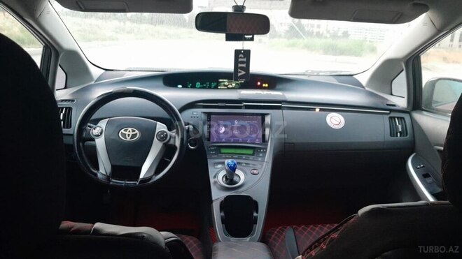 Toyota Prius-5