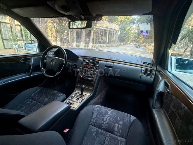 Mercedes E 220 d 1999, 378,000 km - 2.2 l - Bakı