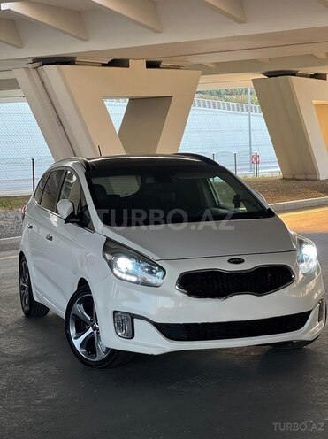 Kia Carens-8