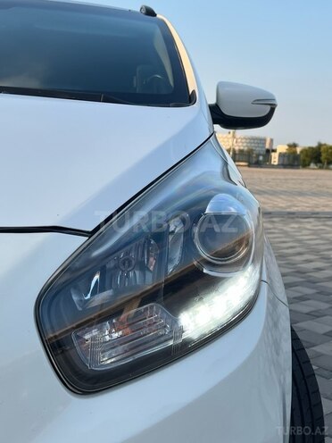 Kia Carens-10