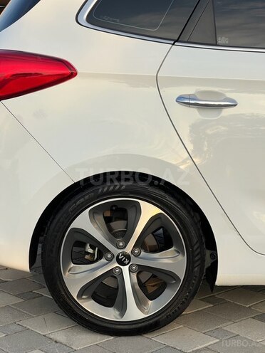 Kia Carens-11
