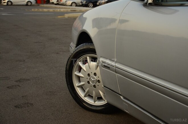 Mercedes E 270 1999, 278,880 km - 2.7 l - Bakı