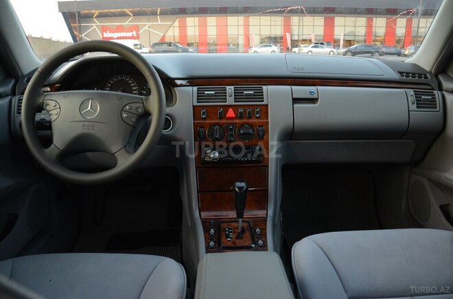 Mercedes E 270 1999, 278,880 km - 2.7 l - Bakı
