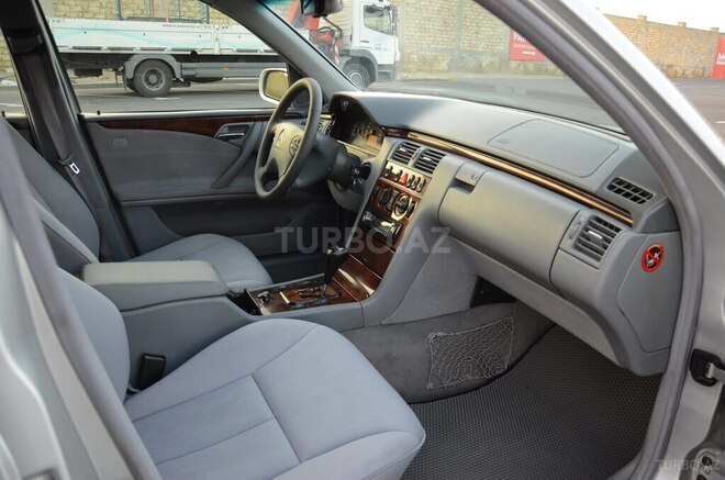 Mercedes E 270 1999, 278,880 km - 2.7 l - Bakı