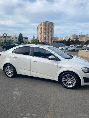 Chevrolet Aveo-10