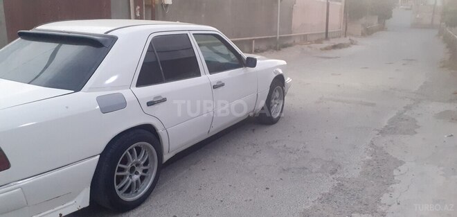 Mercedes E 200 d 1986, 115,000 km - 2.0 l - Bakı