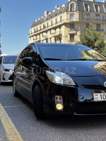 Toyota Prius-12