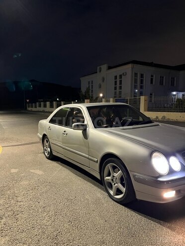 Mercedes E 270 2001, 387,191 km - 2.7 l - Bakı