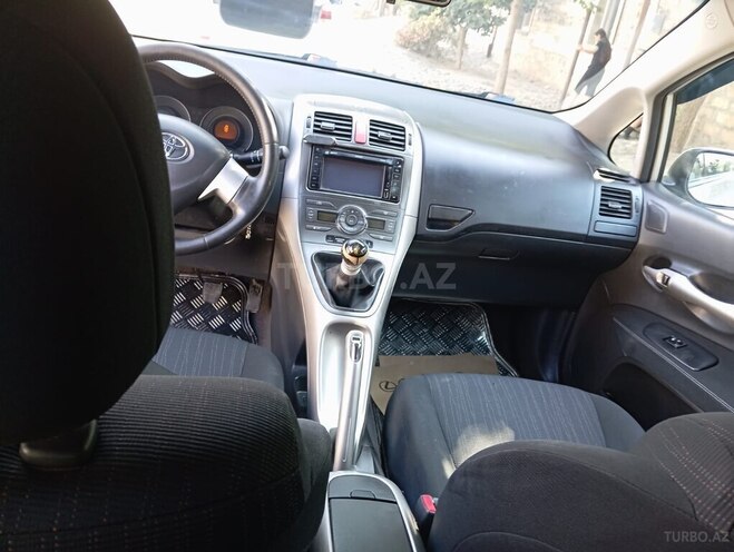 Toyota Auris 2009, 325,000 km - 1.4 l - Gəncə