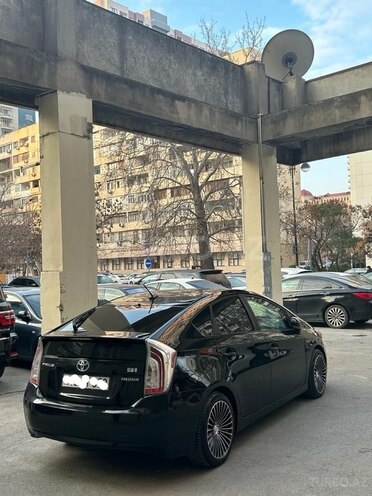 Toyota Prius-4