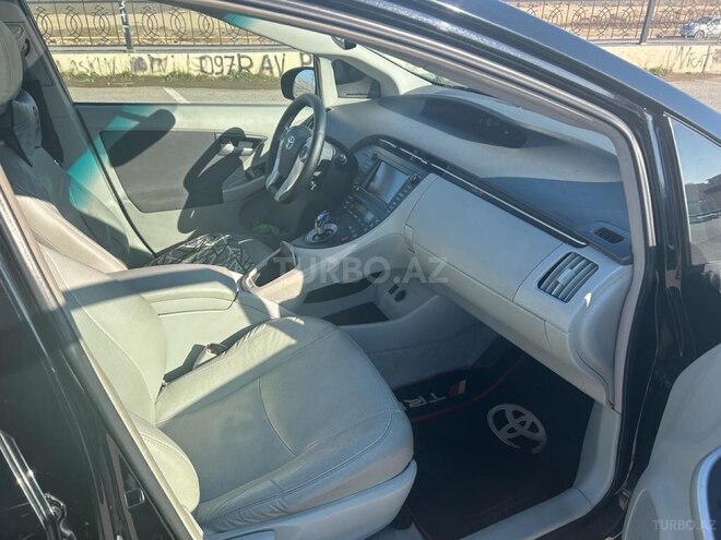 Toyota Prius-7