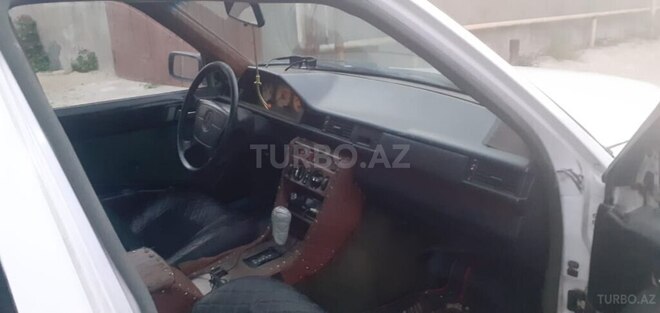 Mercedes E 200 d 1986, 150,000 km - 2.0 l - Bakı