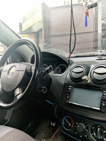 Chevrolet Aveo-8