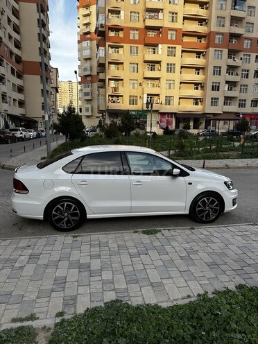 Volkswagen Polo 2017, 184,000 km - 1.6 l - Bakı