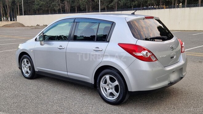 Nissan Tiida-6