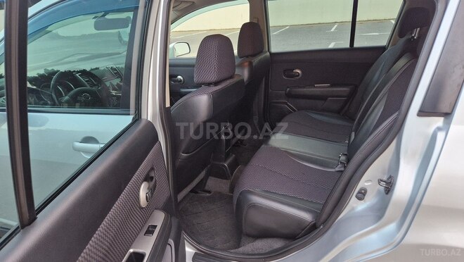 Nissan Tiida-15