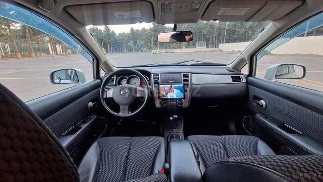 Nissan Tiida-12