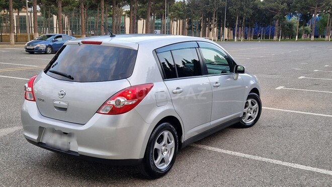 Nissan Tiida-10