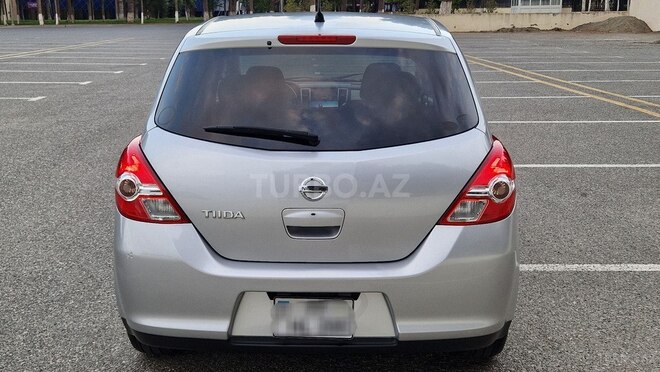 Nissan Tiida-11