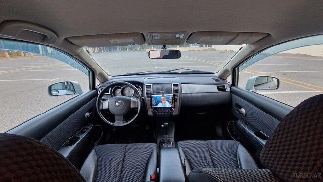 Nissan Tiida-16