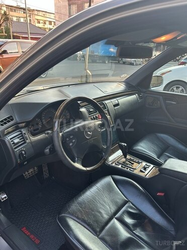 Mercedes E 320 1999, 299,000 km - 3.2 l - Bakı