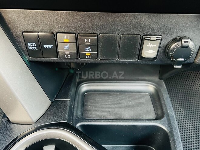 Toyota RAV4-17