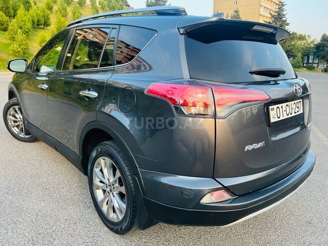 Toyota RAV4-8