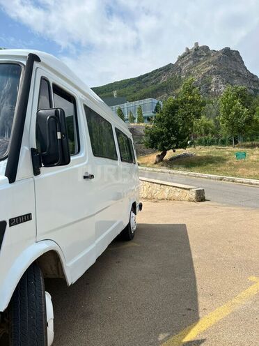 Mercedes 208 D 1995, 200,000 km - 2.5 l - Siyəzən