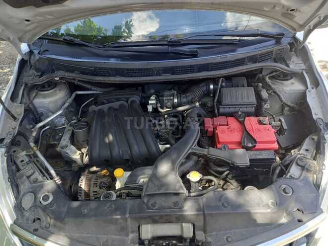 Nissan Tiida-4