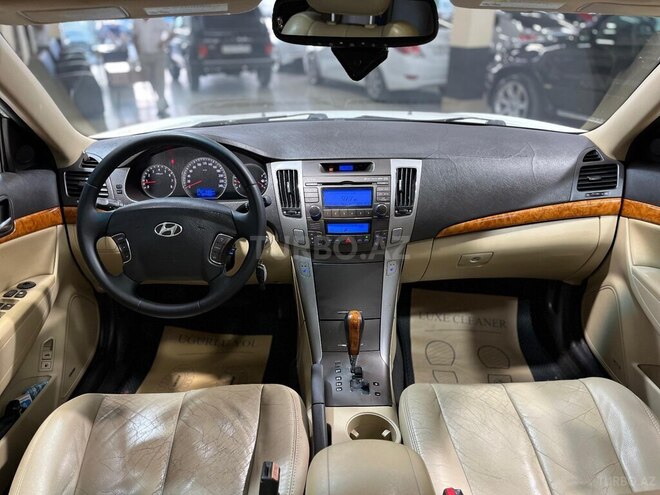 Hyundai Sonata-16