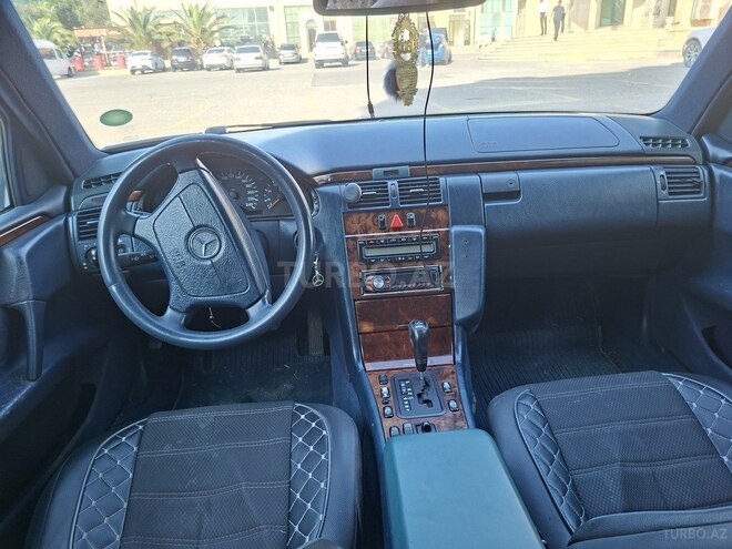 Mercedes E 240 1998, 331,000 km - 2.4 l - Bakı