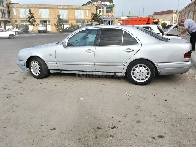 Mercedes E 220 d 1999, 980,000 km - 2.2 l - Salyan