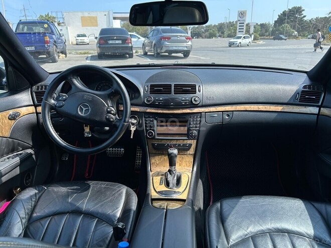 Mercedes E 280-11