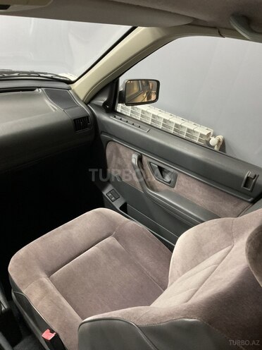 Peugeot 405-13