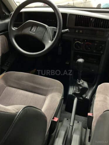 Peugeot 405-11