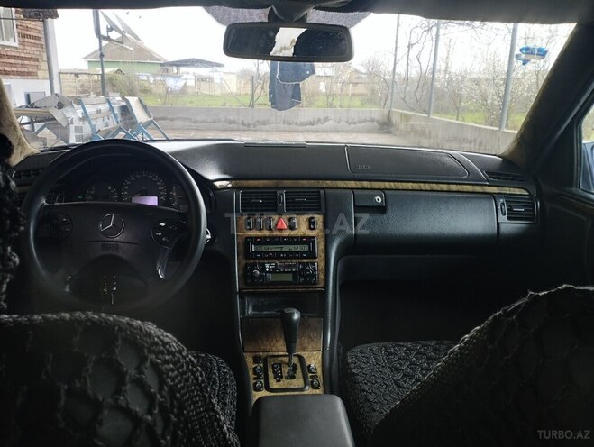 Mercedes E 220 d 2000, 320,000 km - 2.2 l - Biləsuvar