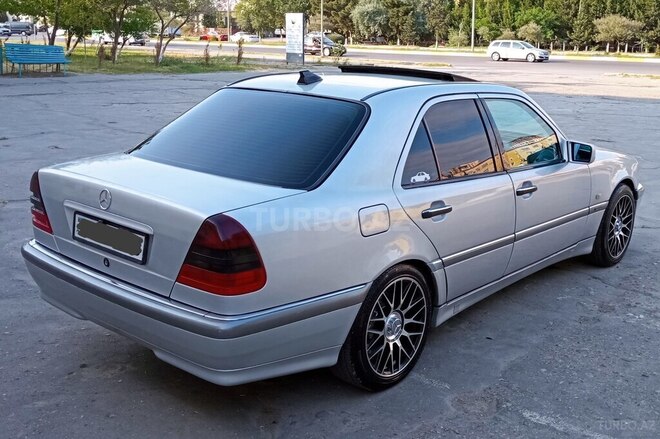 Mercedes C 240 2000, 327,000 km - 2.4 л - Bakı