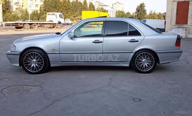 Mercedes C 240 2000, 327,000 km - 2.4 л - Bakı