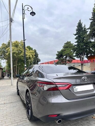 Toyota Camry-13
