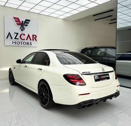 Mercedes E 63 AMG-7