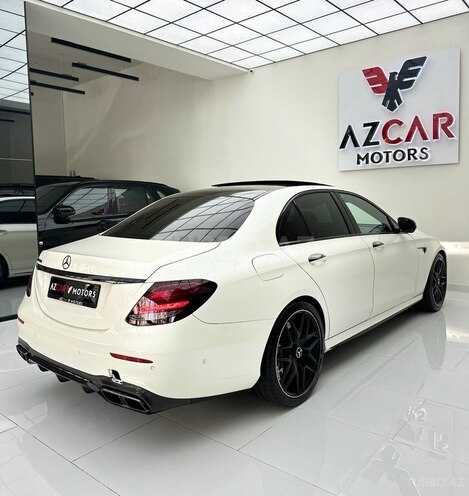 Mercedes E 63 AMG-5