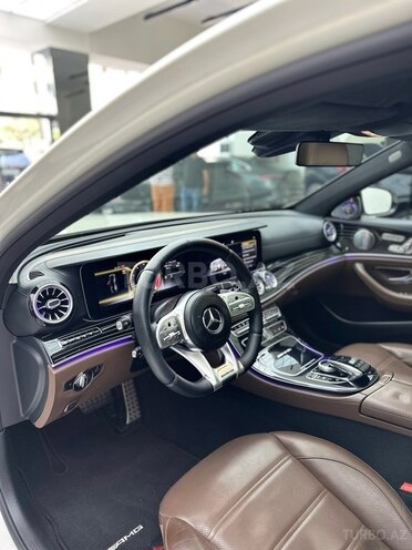 Mercedes E 63 AMG-12