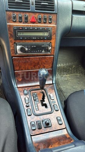 Mercedes E 220 d 1999, 420,000 km - 2.2 l - Masallı