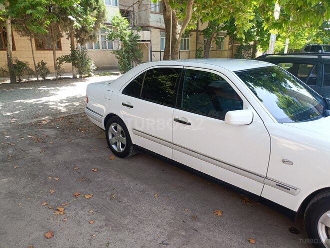 Mercedes E 200 1997, 300,000 km - 2.0 l - Gəncə